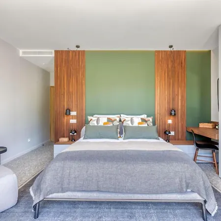 Lodge Zephyr